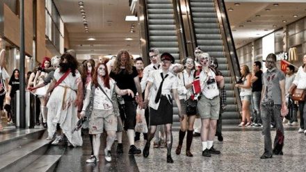 TUVE HAZ MA3D A TEXT WITH ZOMB11Z IN IT