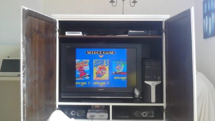 Anton visar upp sin spelhörna