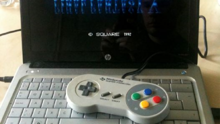 Tobbe hänger med i sagostunden