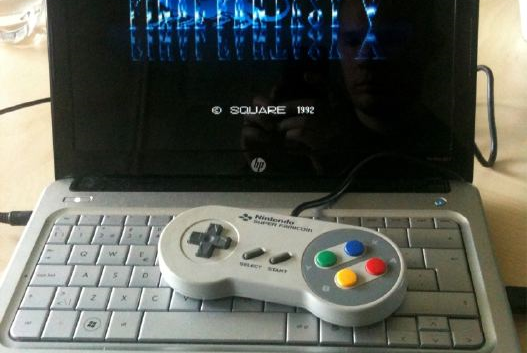 Tobbe hänger med i sagostunden